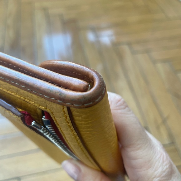 Dooney and Bourke Yellow wallet - Picture 5 of 7